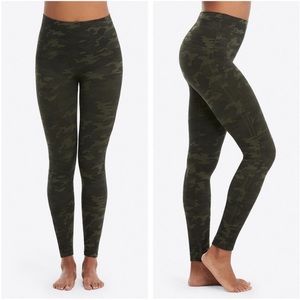 SPANX Seamless ‘Look at me Now’ Green Camo Leggings